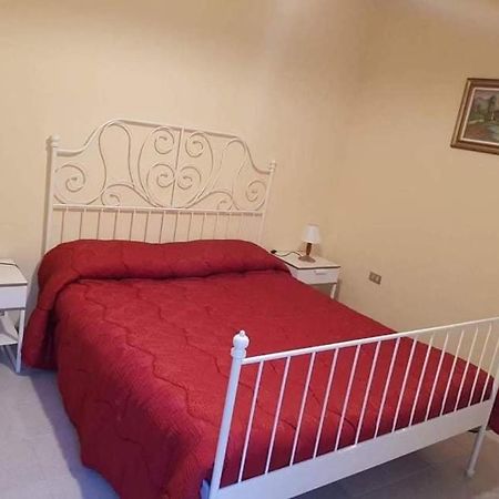 Casa Ester Кастелпетрозо Екстериор снимка